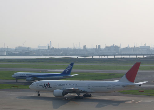 JAL機とANA機