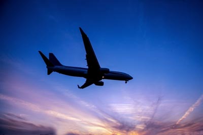 夕焼けと飛行機